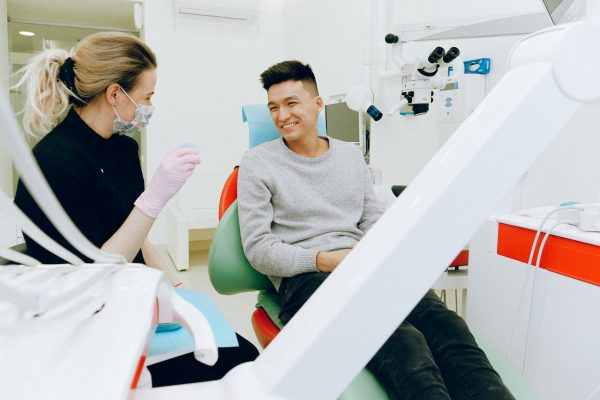 penyebab gigi sensitif dan cara mengatasinya